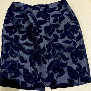 Size 6 and Taylor, pencil skirt